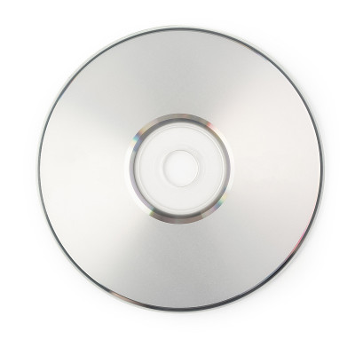 现实的白色cd模板隔离在白色背景与剪辑路径