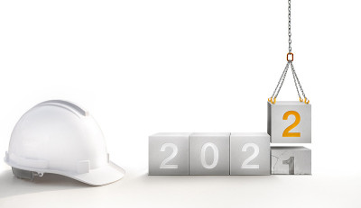 2022年在混凝土上，用建筑起重机在已经过去的2021年之上增加了2个新的橙子