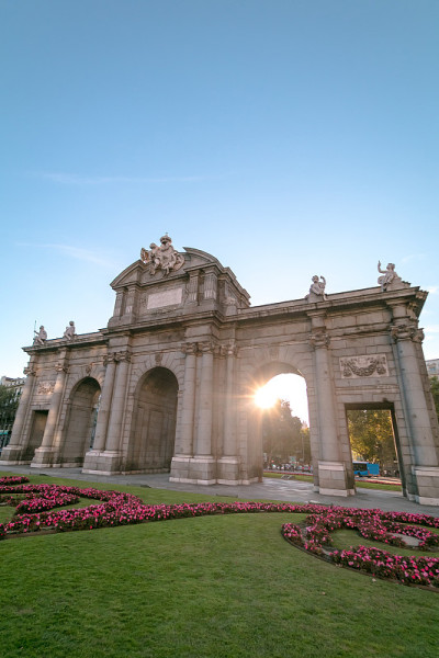 西班牙马德里的Alcala门(Puerta de Alcala)。