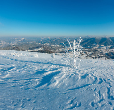 冬季山地雪景