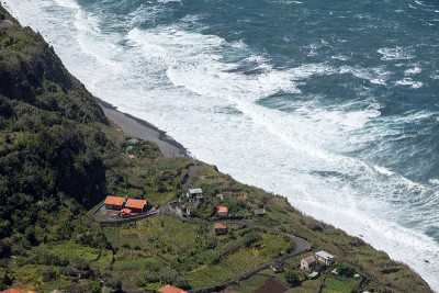 圣乔治拱门在马德拉北部海岸从米拉杜罗贝拉达Quinta，马德拉，葡萄牙。