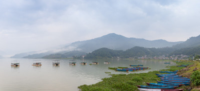 费瓦湖多云的景象，博卡拉，尼泊尔