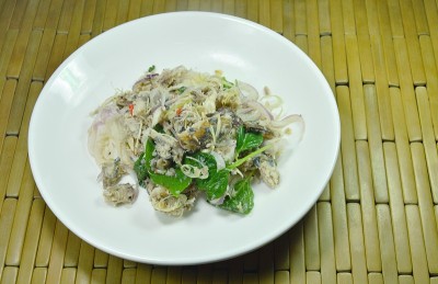 辣味鲭鱼糜配泰式香草沙拉