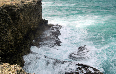 海浪拍打
