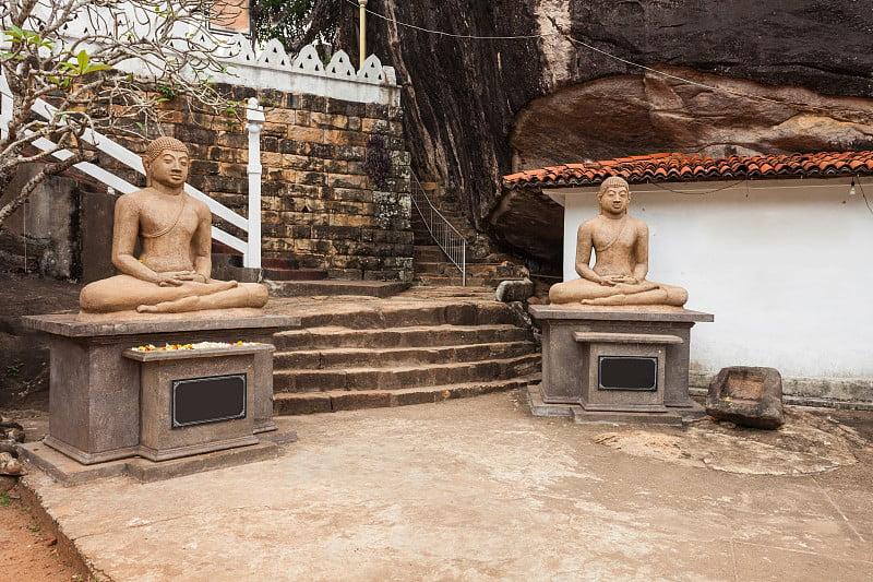 阿卢维拉岩寺， 马塔莱