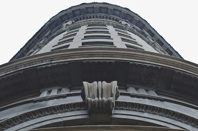 这座圆形的旧建筑的正面