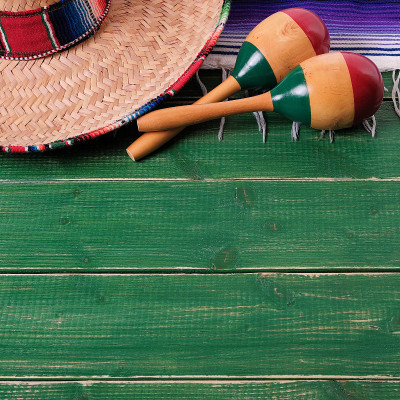 墨西哥背景:maracas cinco de mayo边境帽