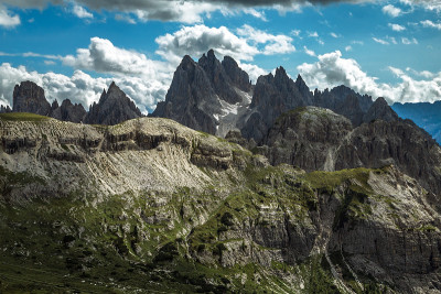 Cadini在意大利的Misurina Dolomite mountain path，特伦蒂诺