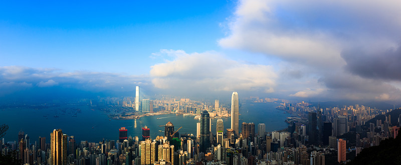 从山顶俯瞰香港维多利亚港