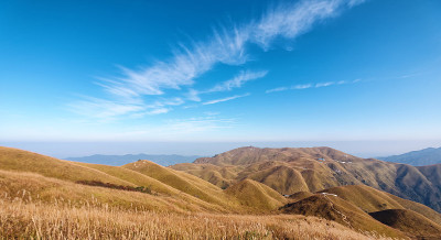 景观为草甸高寒草甸。中国江西省凭祥武公山风景区，武公山国家公园，徒步露营的奇异山。