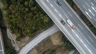 公路交叉口鸟瞰图
