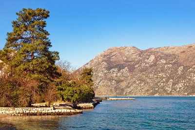 冬天的地中海风景。黑山，科托尔湾