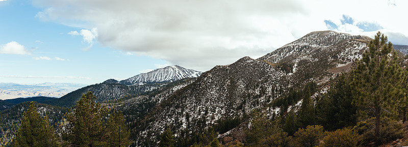 罗斯山滑雪场和卡森山脉