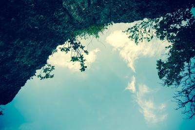 热带的天空，交叉处理过的颜色。