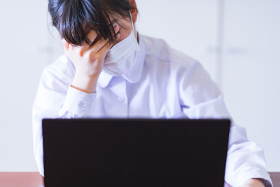 日本远程工作者使用笔记本电脑和平板电脑