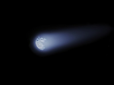 明亮的彗星在太空中飞行，流星在夜空中