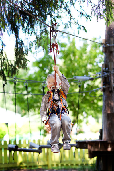 小男孩zipline