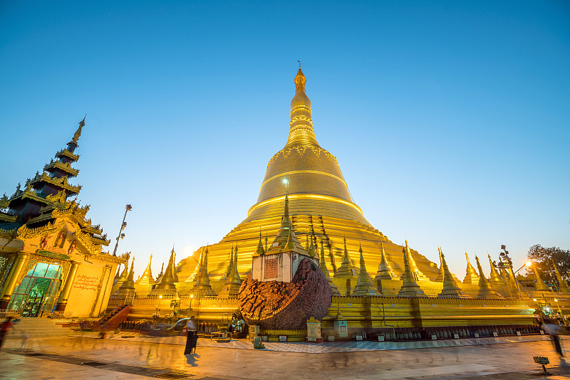 瑞莫多塔(shwemawaw Pagoda)，缅甸