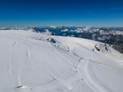 瑞士阿尔卑斯山泽马特的小马特洪峰滑雪场