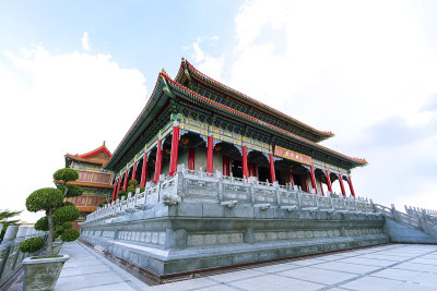 位于泰国农武里省邦布通的冷内乙2号有美丽的中国寺庙建筑。