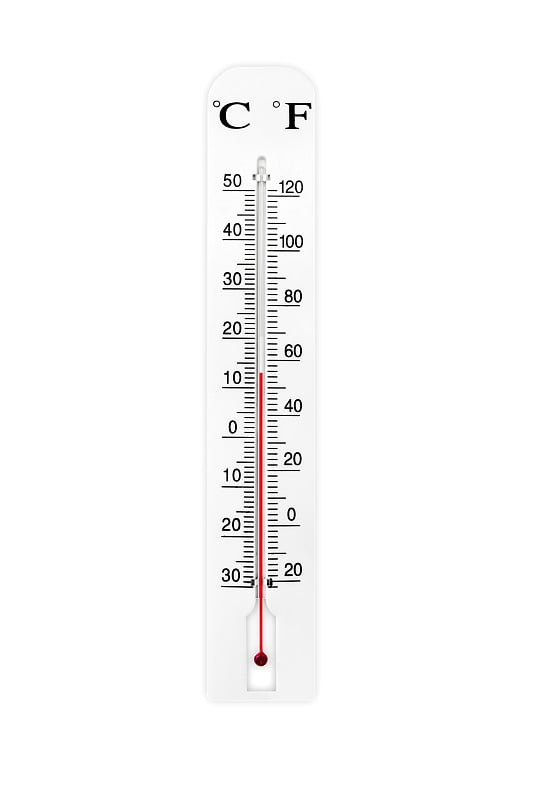 大气塑料气象温度计孤立在白色背景上。气温加上13摄氏度