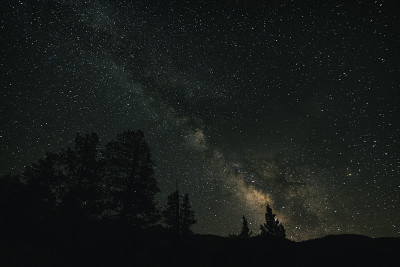 内华达山脉的夜空