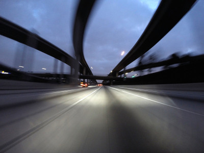 夜间高速公路立交运动