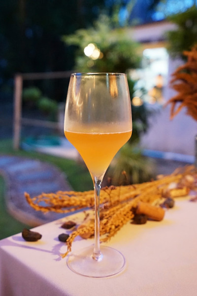 合上一杯冰啤酒