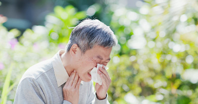 老人喉咙痛