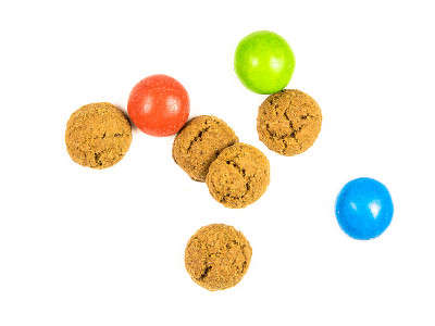 少量胡椒味饼干和糖果