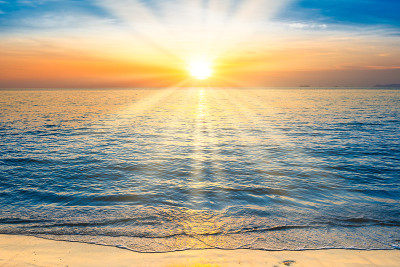 大海的夕阳与夕阳的太阳