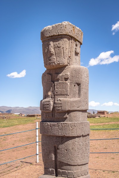 蒂瓦纳库(Tiahuanaco)文化的巨石雕像-玻利维亚拉巴斯
