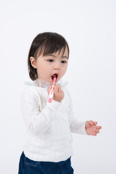 婴儿刷牙
