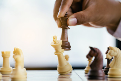 商人手动棋人物在比赛中成功发挥。成功的战略、领导和团队理念。