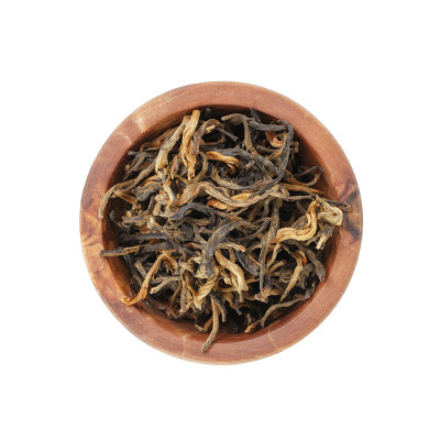 碗中堆着著名的滇红云南茶