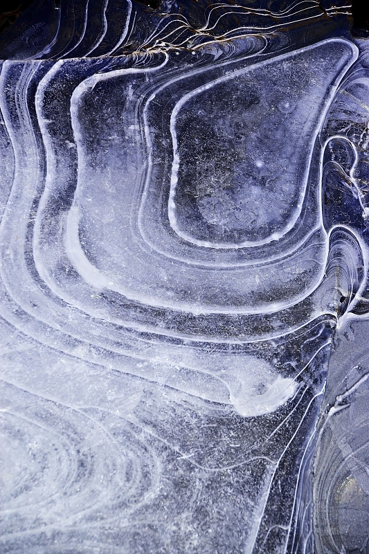 冰冻水的分层结构