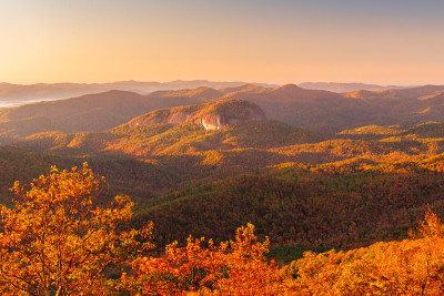 皮斯加国家森林，北卡罗莱纳，美国在Looking Glass Rock