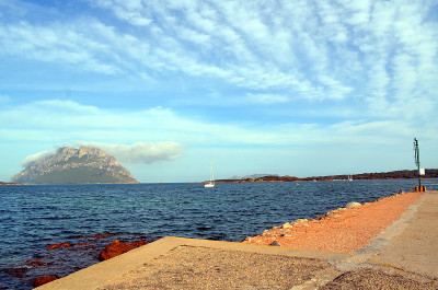 海滩和水晶海的全景