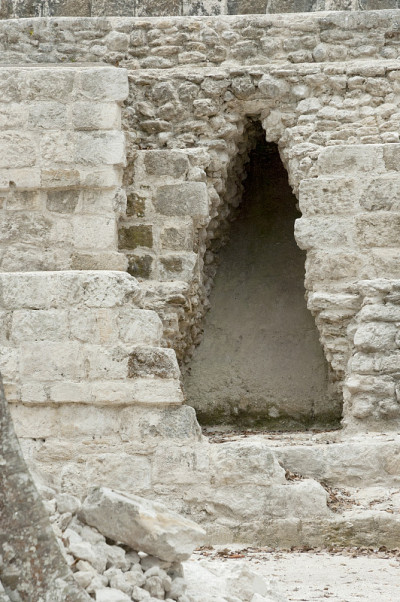 亚夏，危地马拉玛雅金字塔建筑群，公元前700年，绿水或亚夏