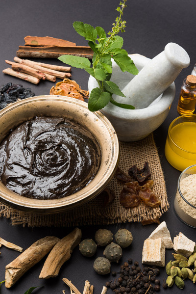 印度阿育吠陀膳食补充剂Chyawanprash / chyavanaprasha是一种煮熟的混合糖，