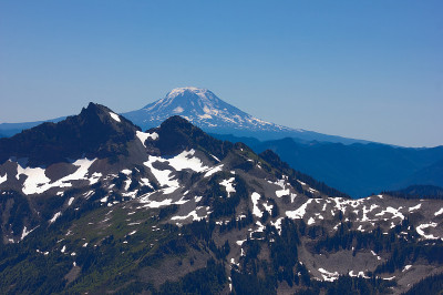 从雷纳山到亚当斯山