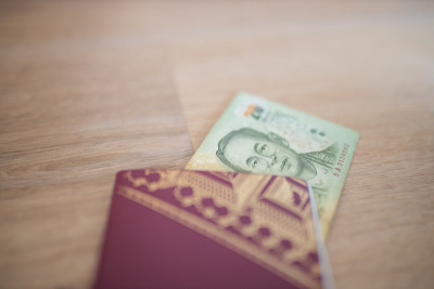 瑞典护照内的20张泰铢