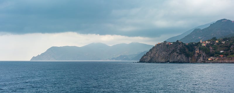 来自意大利马纳罗拉的夏日角景