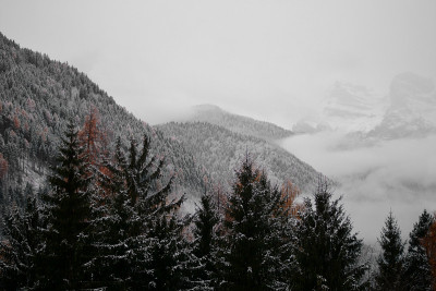 云层下降，低海拔地区下雪