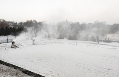 用于制造人造雪的机动雪枪。