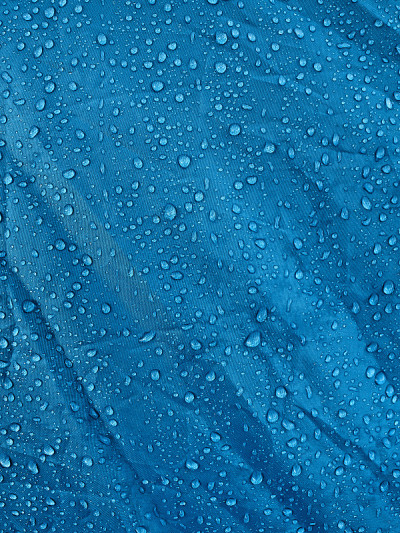 防水纺织材料上的水滴
