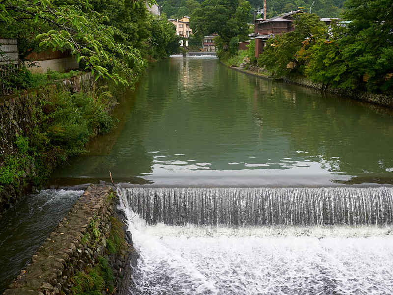 日本京都历史悠久的岚山区桂河。