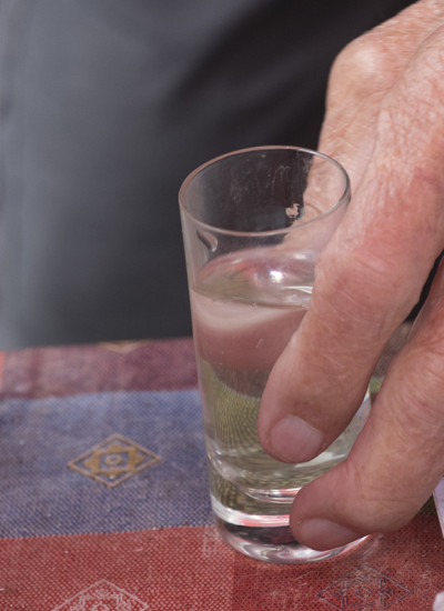 喝一杯杜松子酒或烈酒