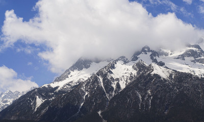 雪山迷雾