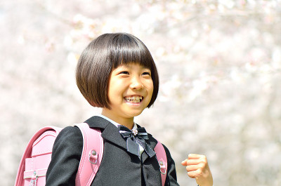 新一年生の女の子(桜)
